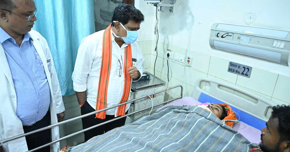 रायपुर : उप मुख्यमंत्री श्री विजय शर्मा ने एम्स रायपुर में महाराष्ट्र सड़क हादसे के घायलों से की मुलाकात