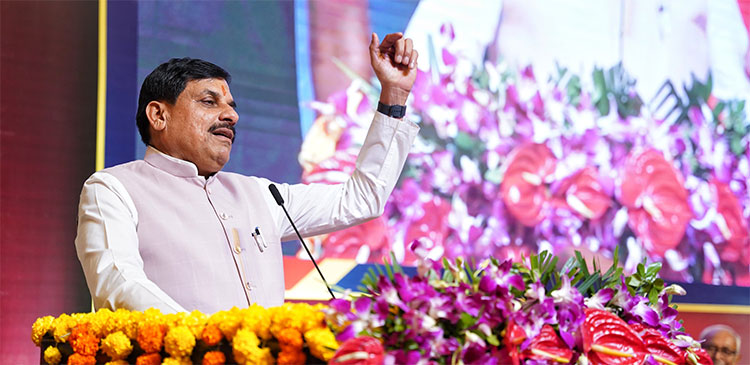 महात्मा गांधी-पूर्व प्रधानमंत्री भारत रत्न शास्त्री को सीएम डॉ. मोहन ने किया नमन, कहा- देश को आत्मनिर्भरता की ओर ले जा रहे पीएम नरेंद्र मोदी