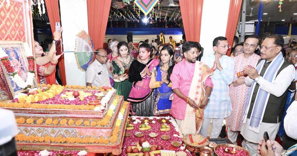 रायपुर : मुख्यमंत्री निवास में गरबा महोत्सव की धूम, भक्ति और उल्लास के रंग में रंगा आयोजन